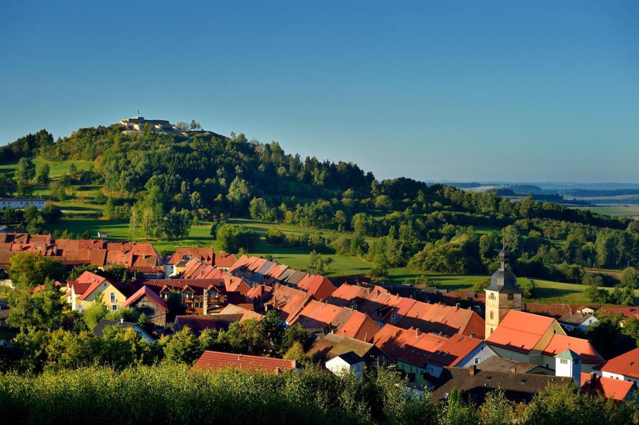 Landgasthof Zum Hirschen Hotel Kemnath Exterior foto